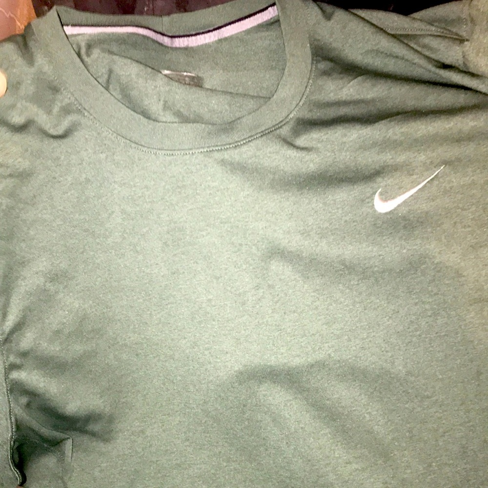 Nike dry fit xl army green shirt smooth workout